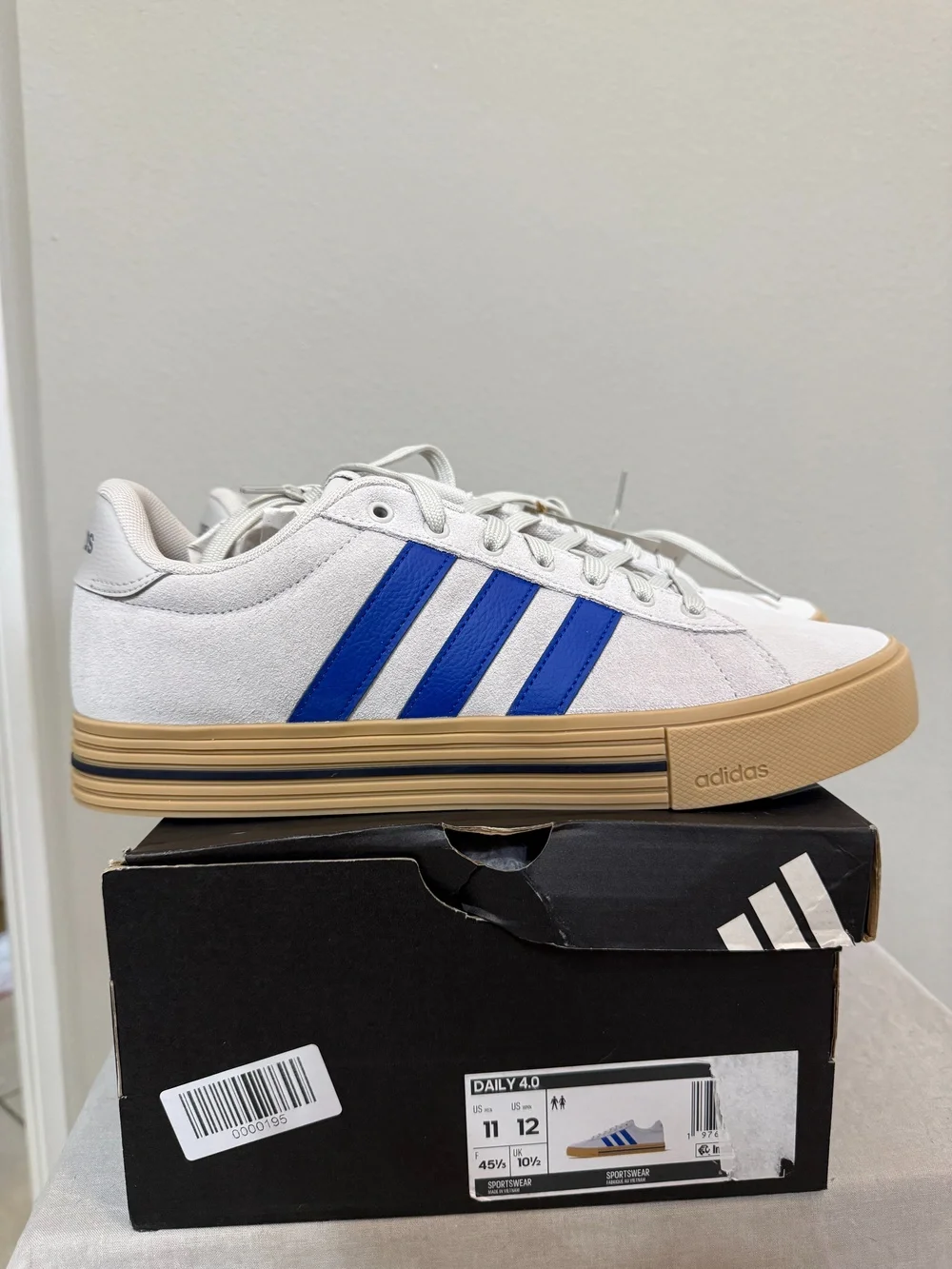 Adidas Daily 4.0 Sneakers Beige w/blue stripes Size 11 Men - Fits size 12 Women